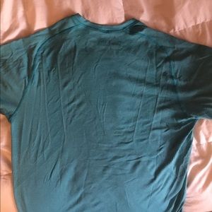 Lululemon gym shirt